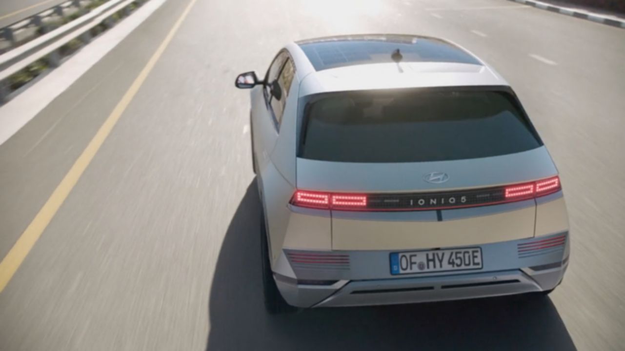 Jezděte bezpečně s autonomním řízením 2. úrovně elektromobilu Hyundai IONIQ 5.